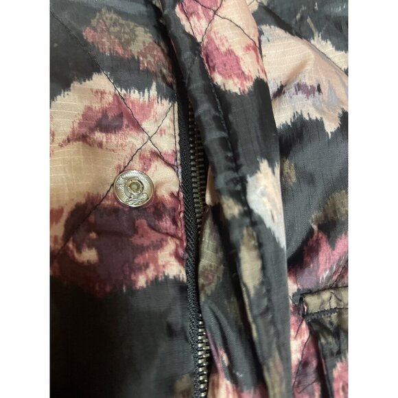 Urban Outfitters Women's Black Floral Quilted Pockets Size Medium Zip Closure - Picture 10 of 10